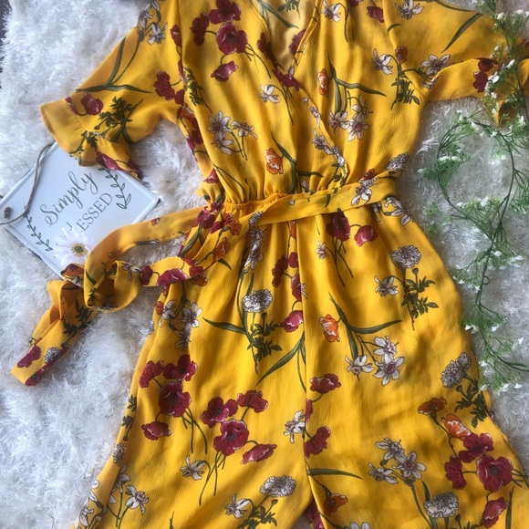 CLOSET CLEAR OUT IS HERE! Acepting all offers 🌺🌺 - Picture 4 of 8